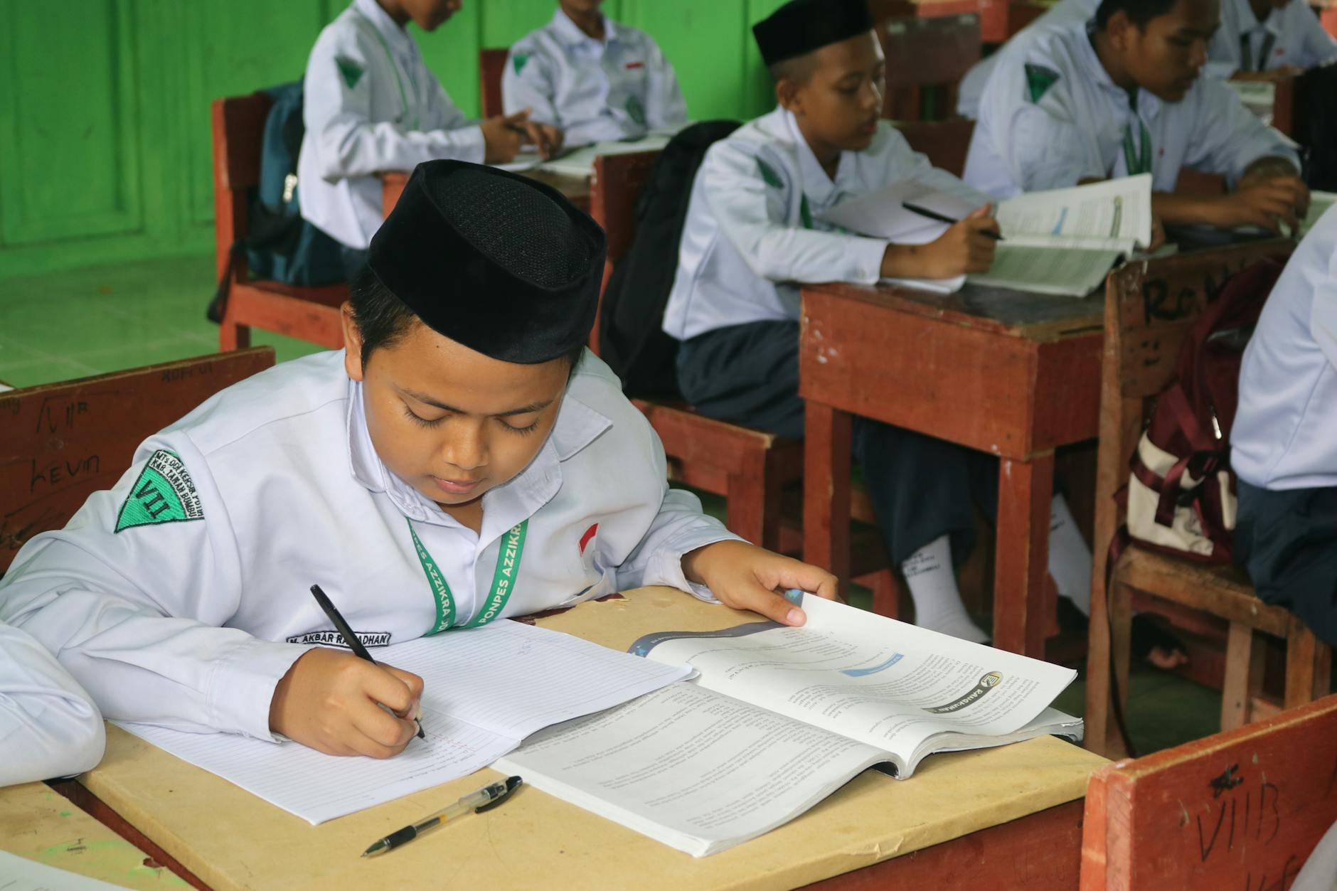 Gambar berita pendidikan terbaru hari ini tentang informasi sekolah dan universitas terkini di Indonesia